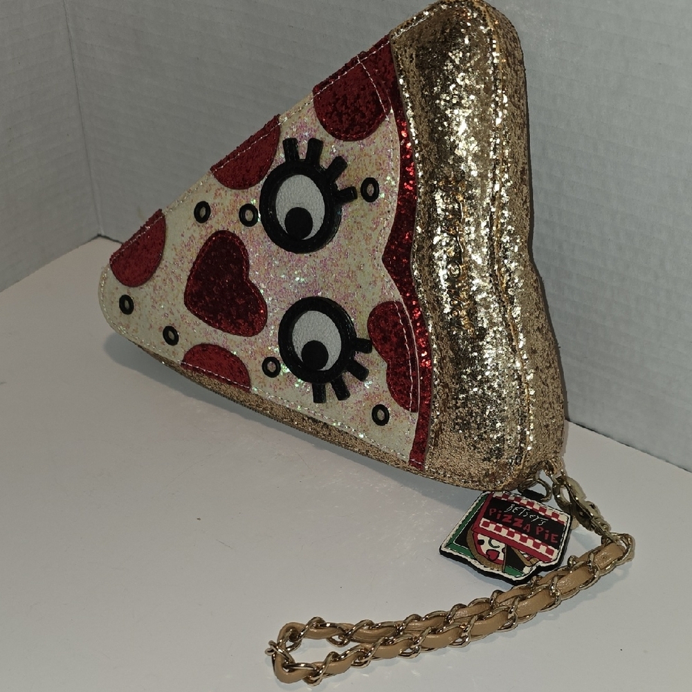 Betsey Johnson Betsey Johnson Say Cheese Pizza Slice Wristlet. - Picture 5 of 10